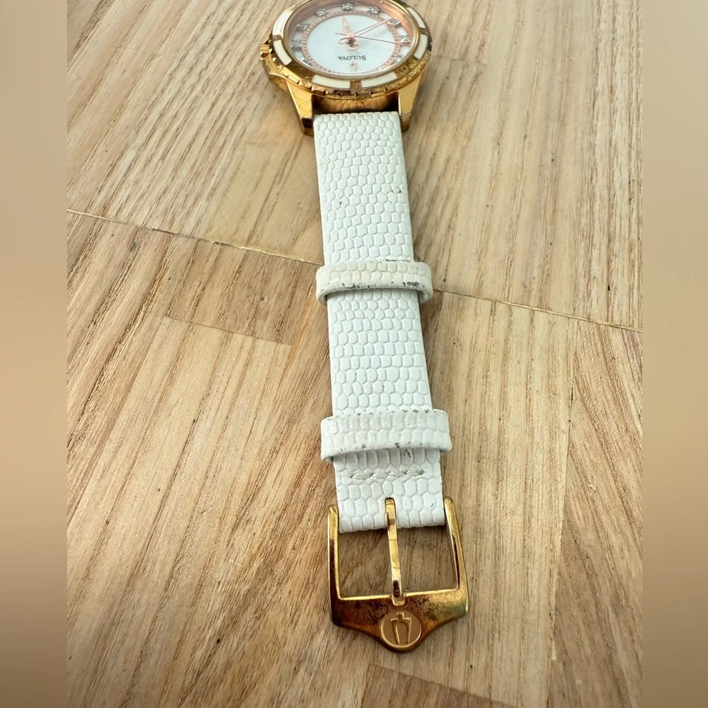 Bulova ladies 98P119 rose gold tone white leather watch NEW BATTERY